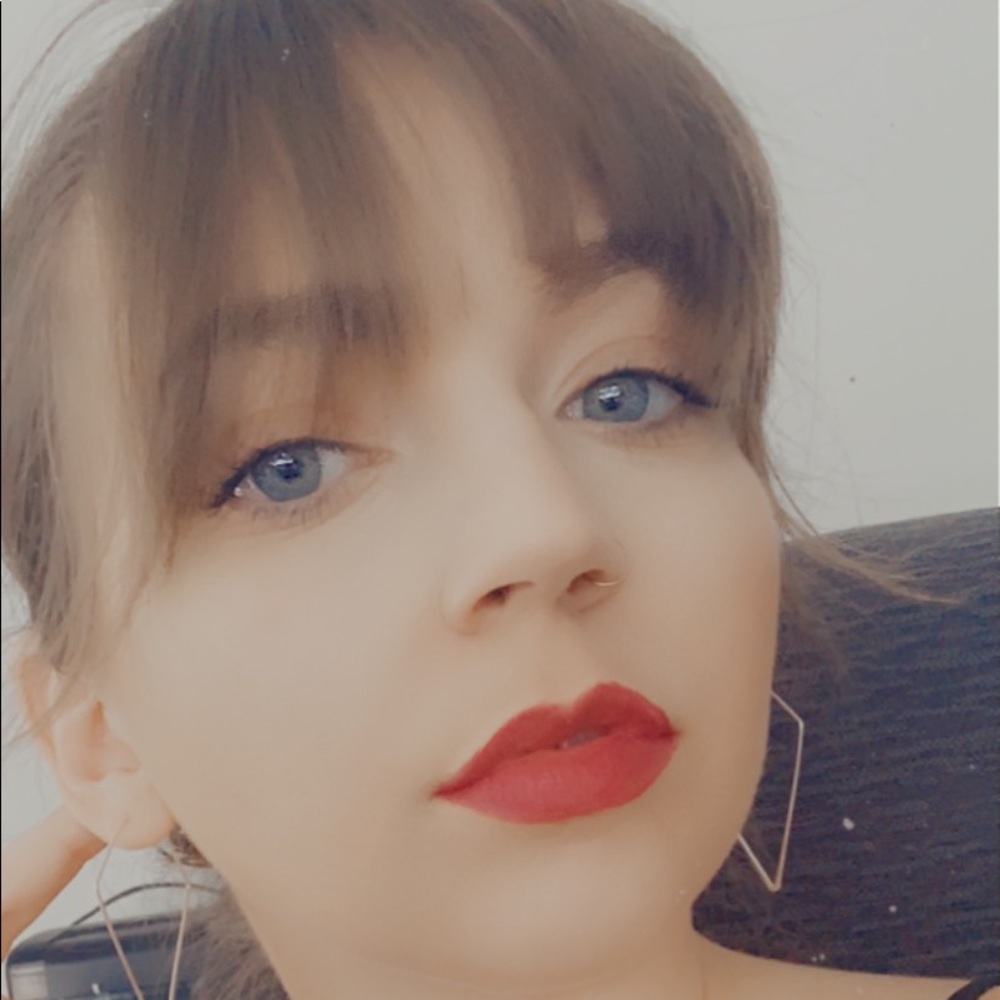 Meet your Posher, Alyssa